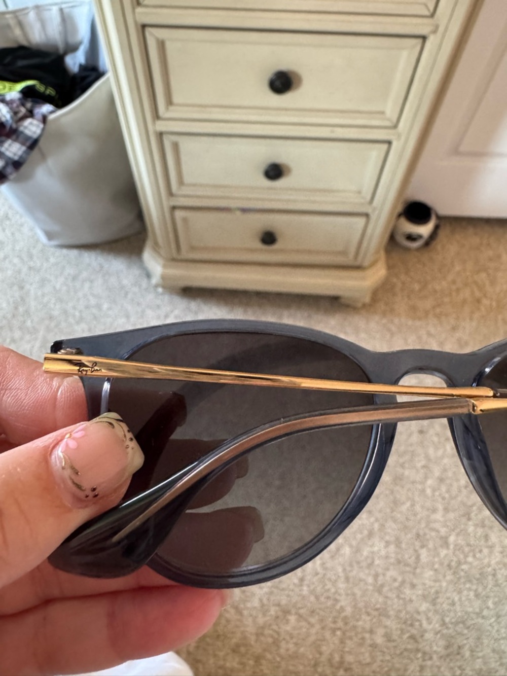 Ray-Ban Erika round polarized blue & Gold Women's Sunglasses - Sleek Round Frame